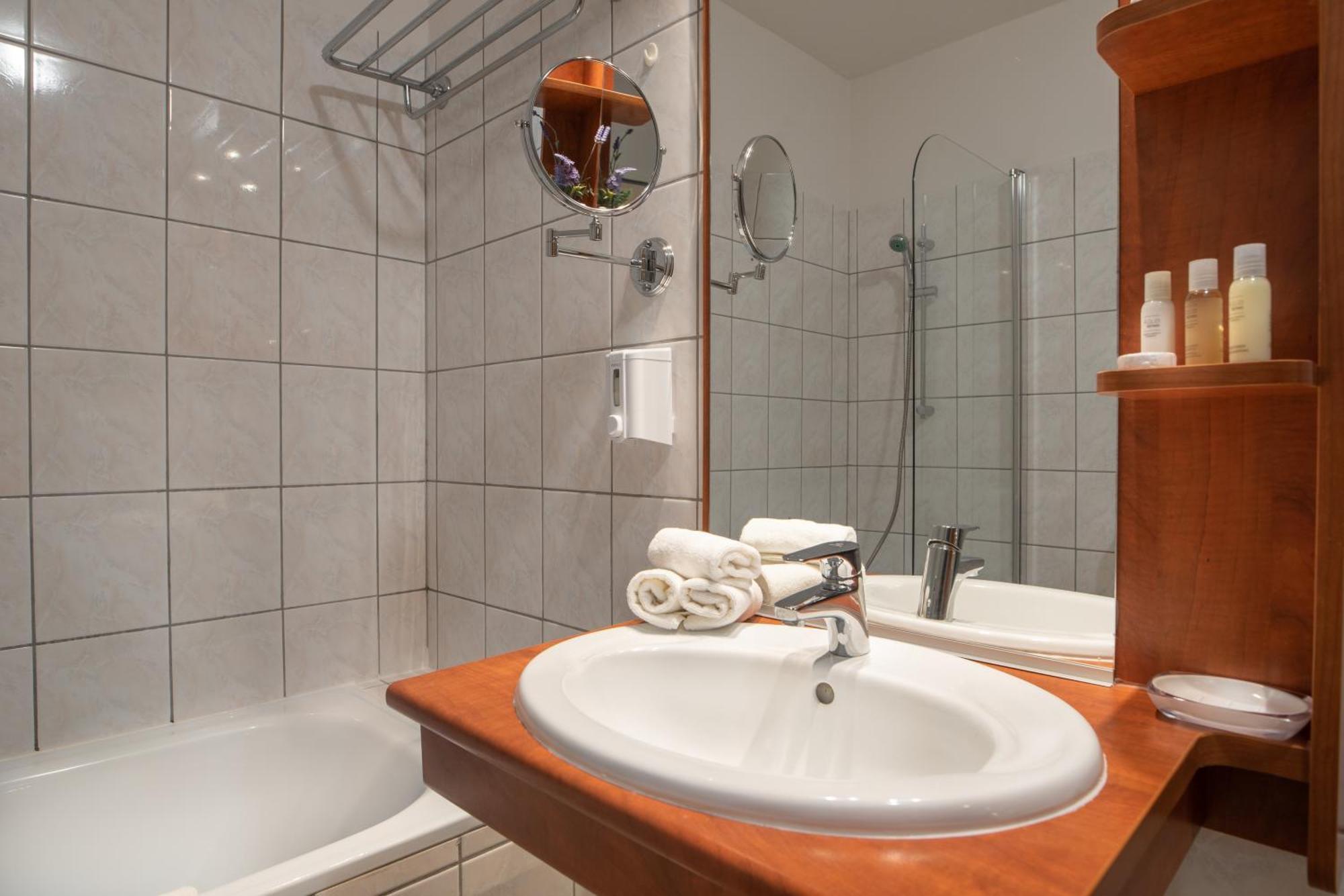 Sárvár Holdvirag Hotel المظهر الخارجي الصورة