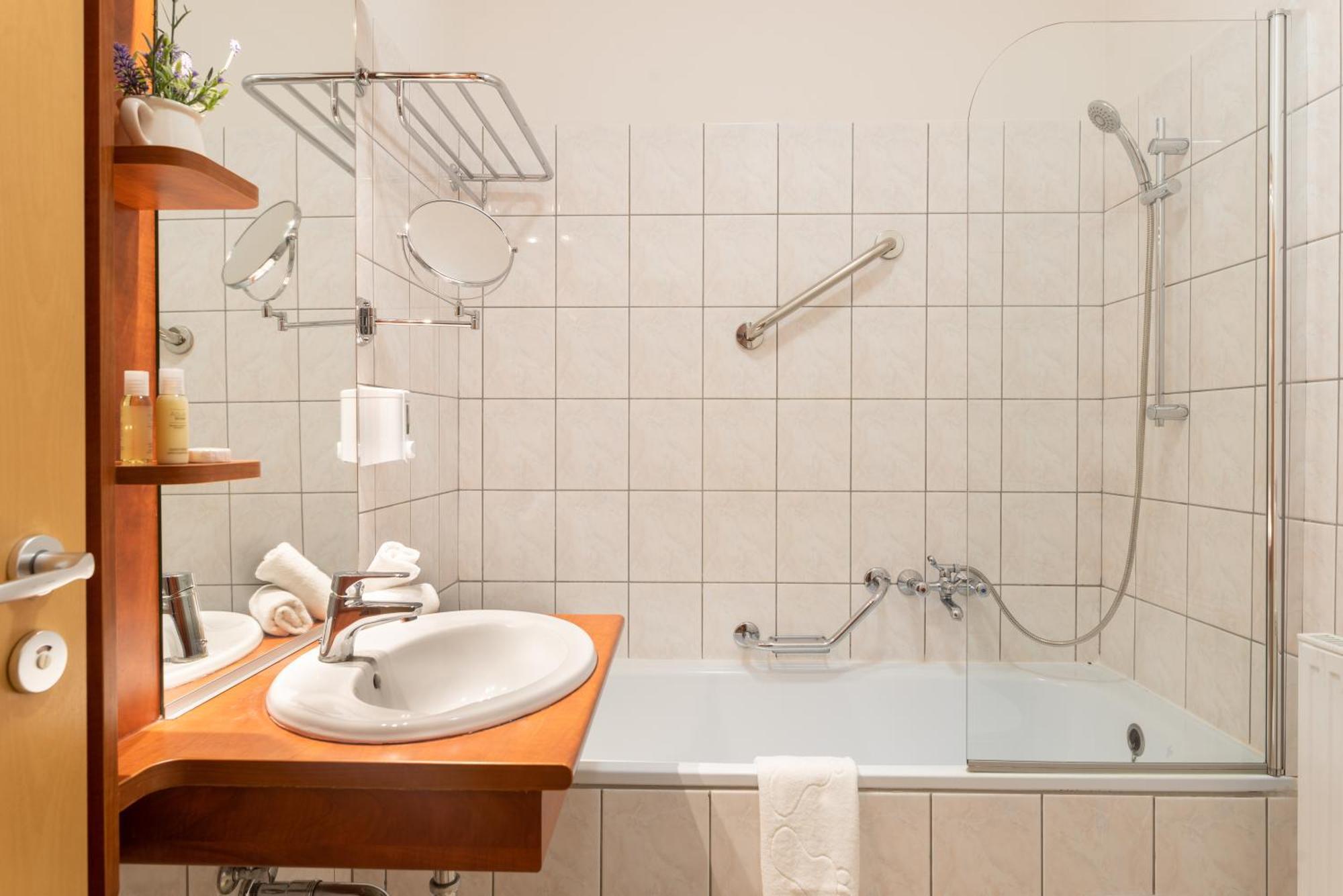 Sárvár Holdvirag Hotel الغرفة الصورة