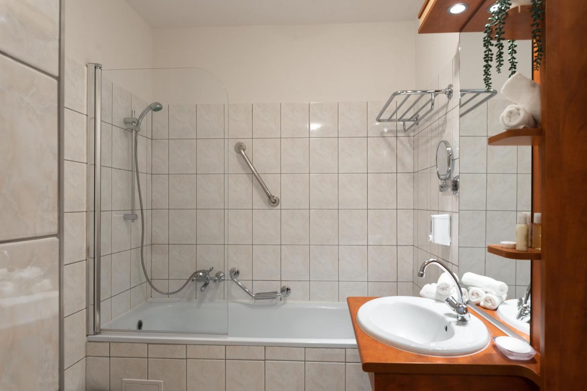 Sárvár Holdvirag Hotel الغرفة الصورة